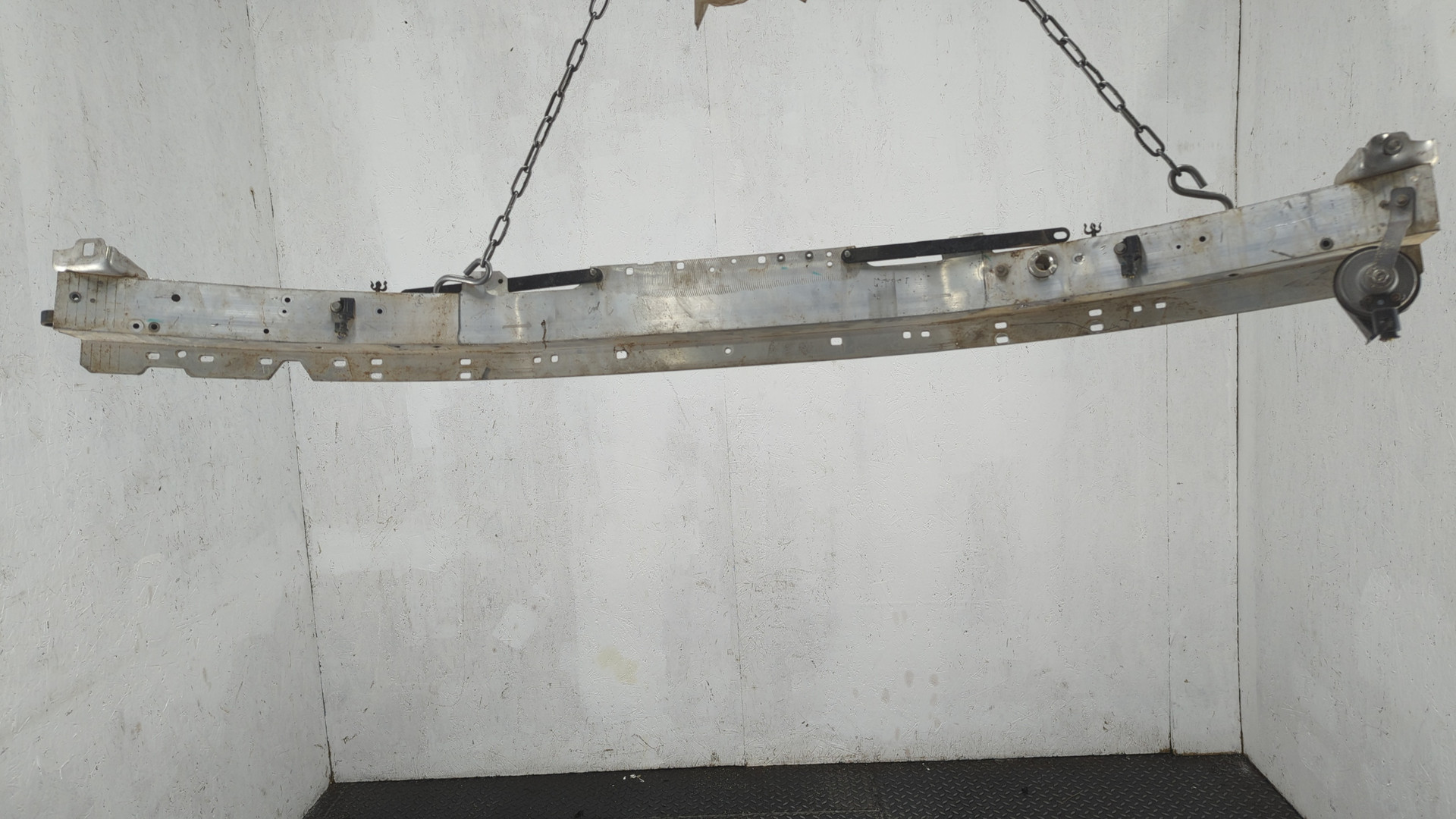 Усилитель переднего бампера