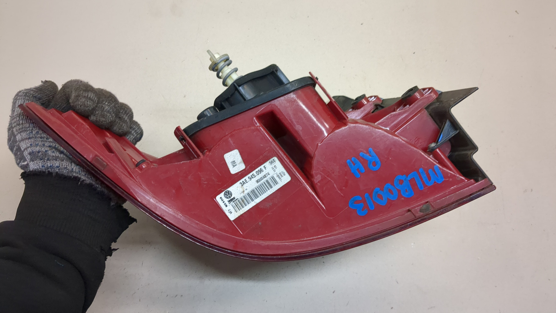 Фонарь задний правый