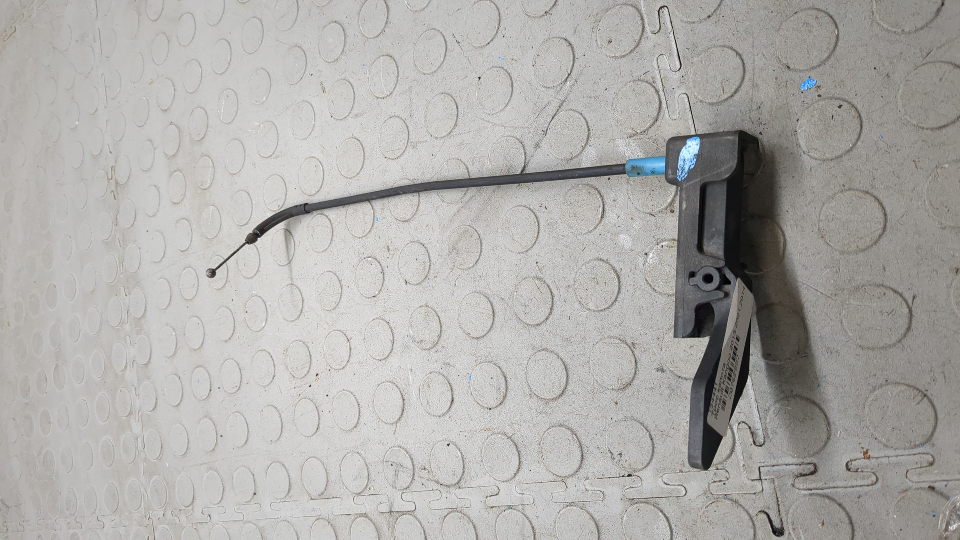 Трос открывания капота