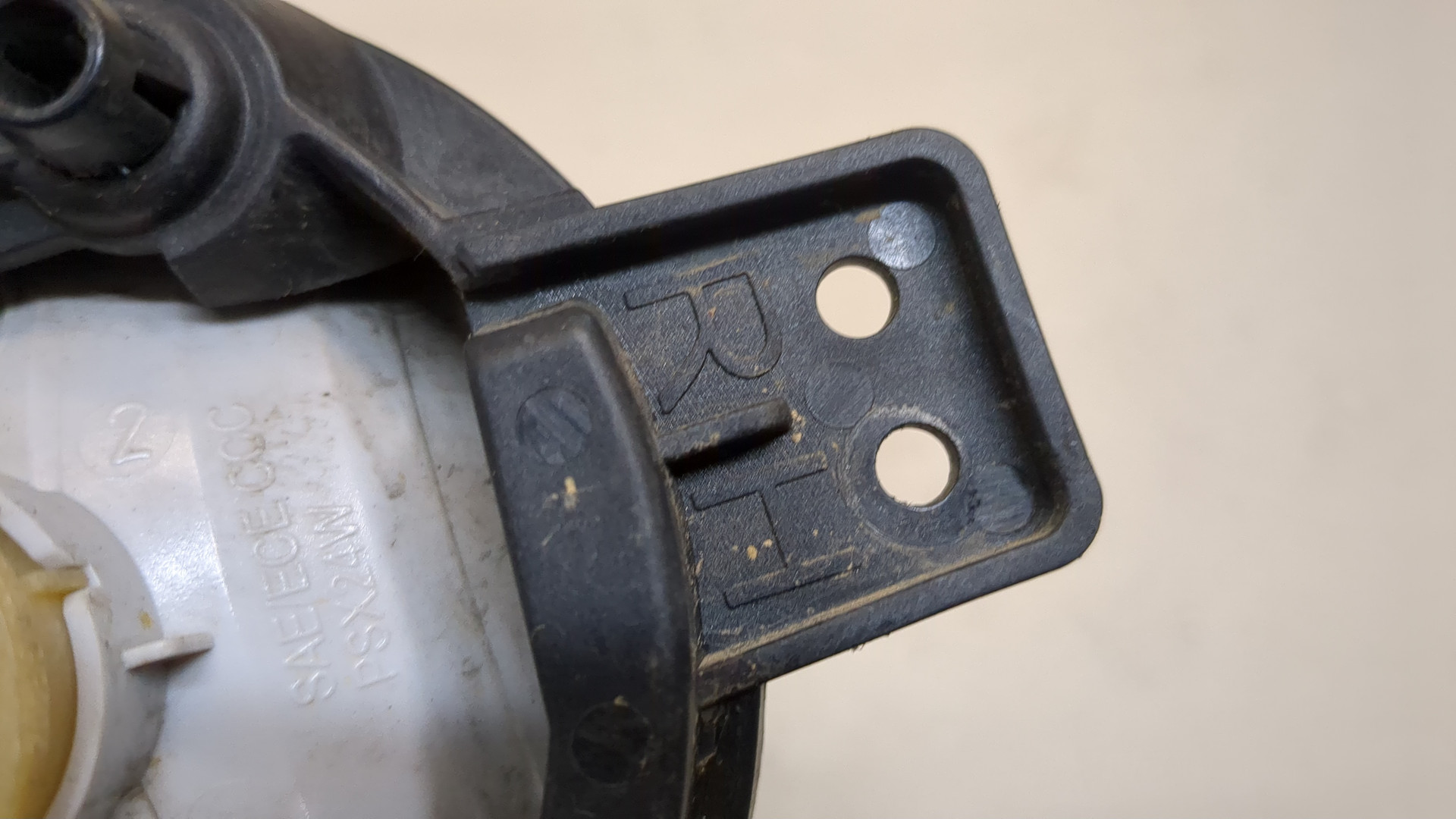 Фара противотуманная правая