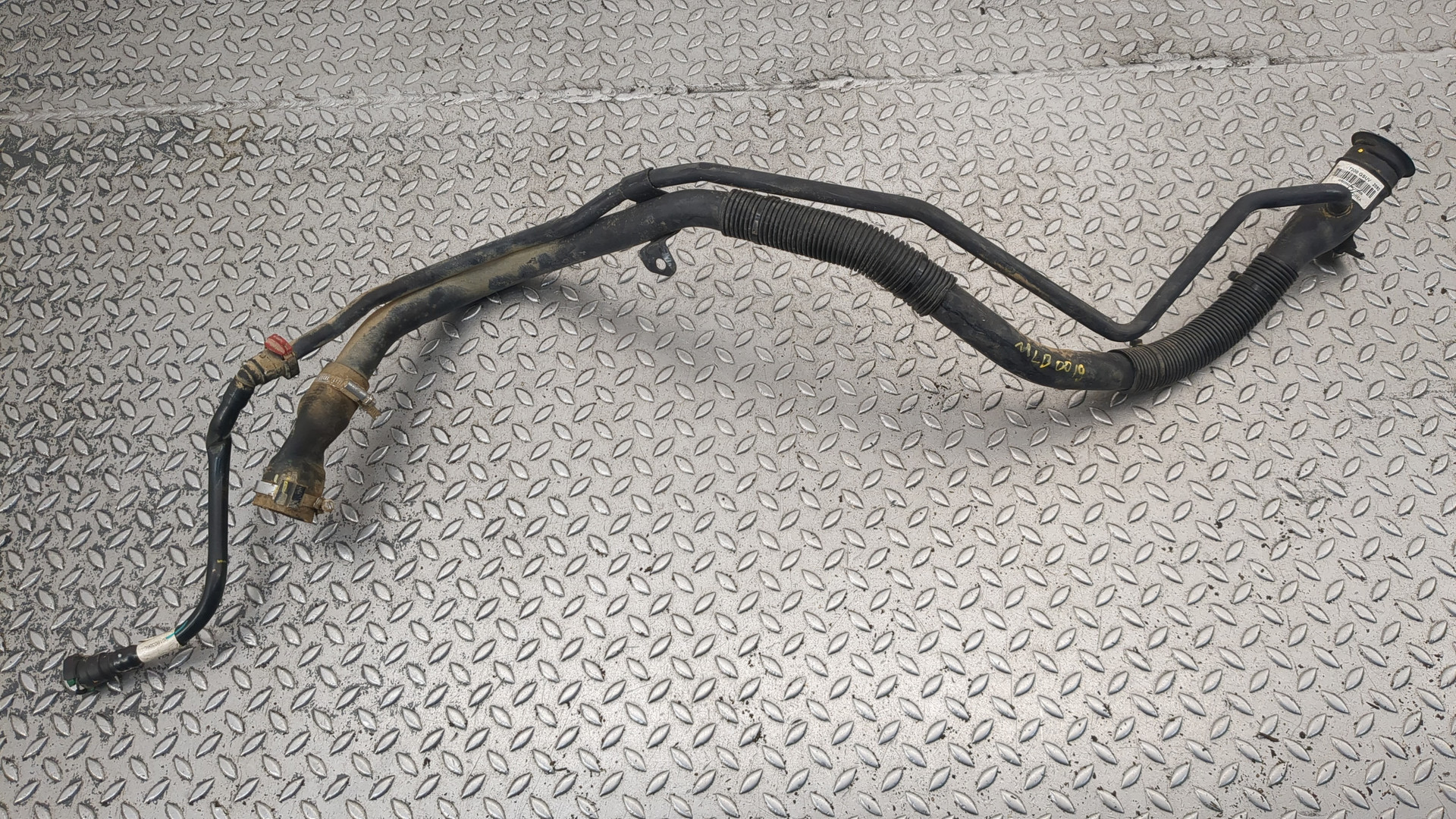 Горловина топливного бака