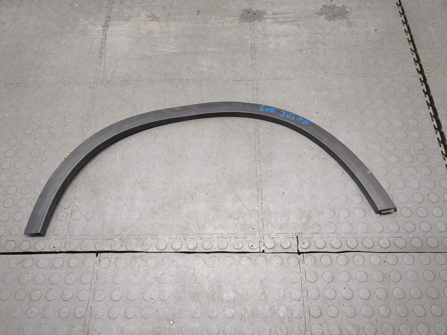 Молдинг заднего крыла правого