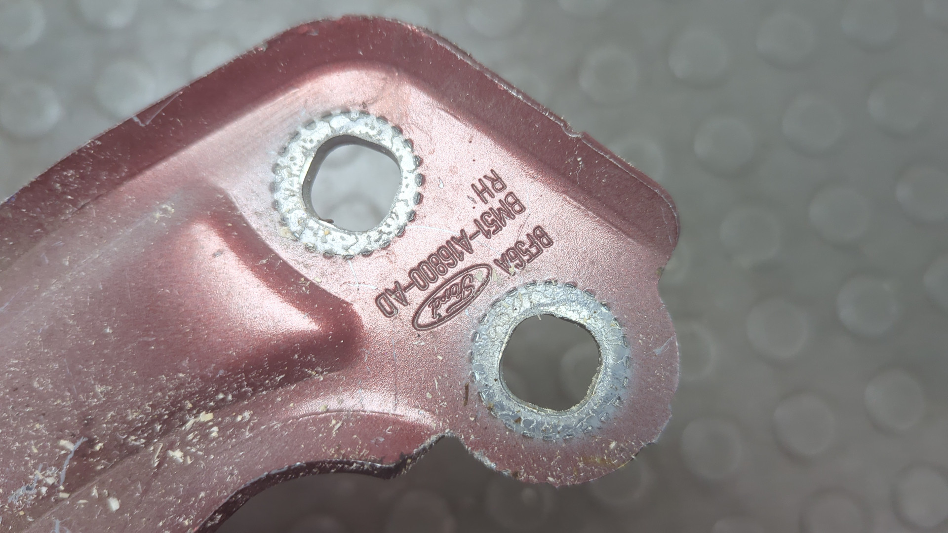 Петля капота правая