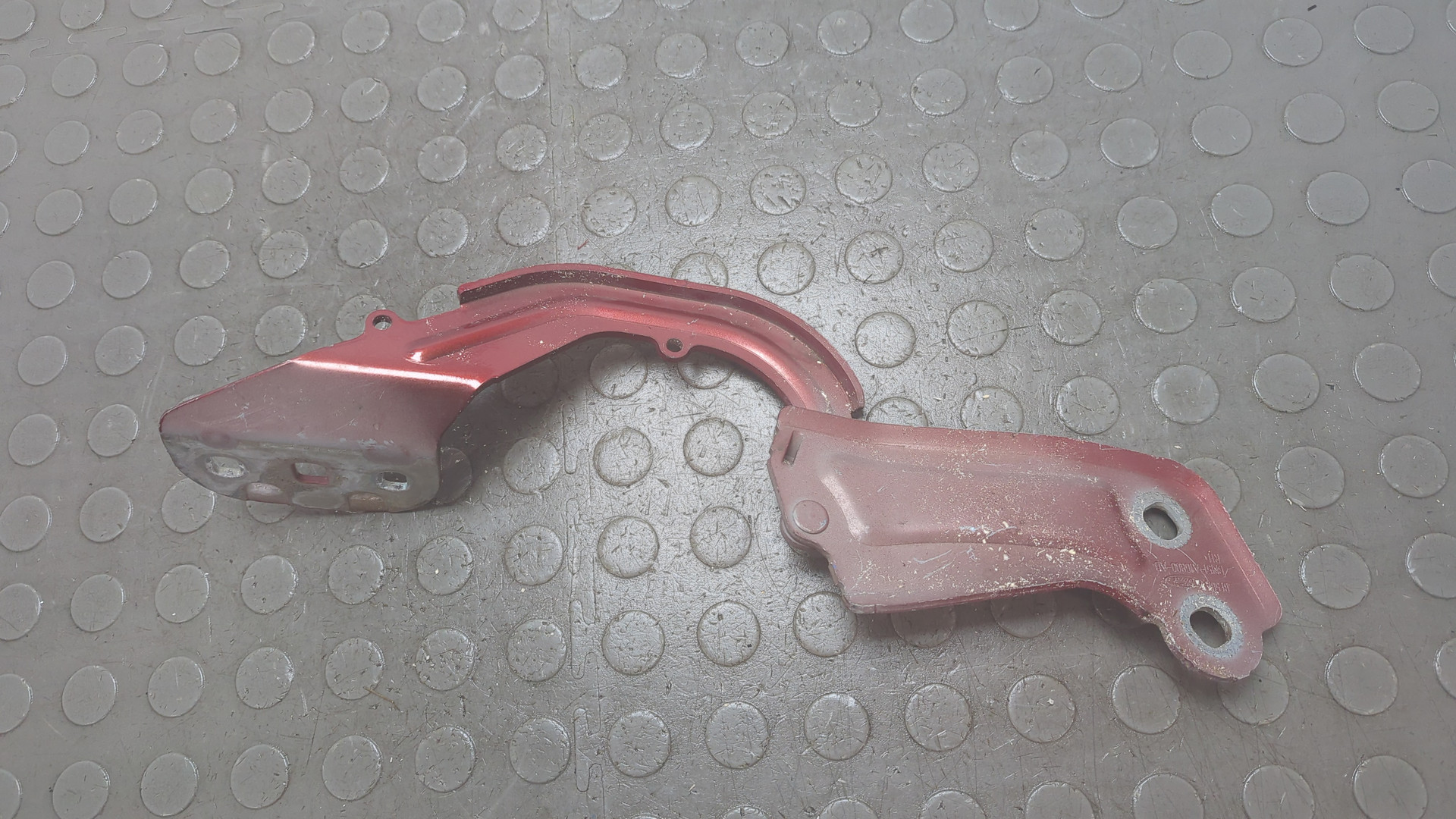 Петля капота правая