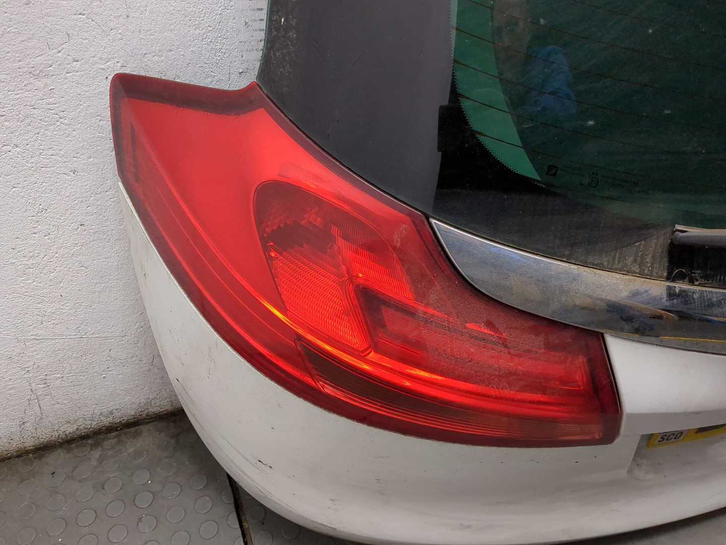 Дверь багажника