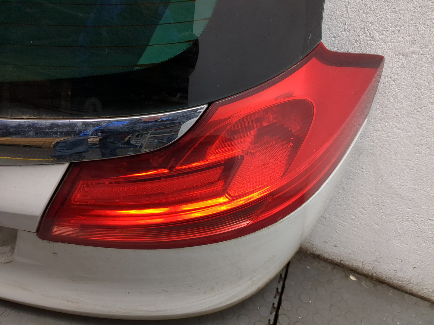 Дверь багажника