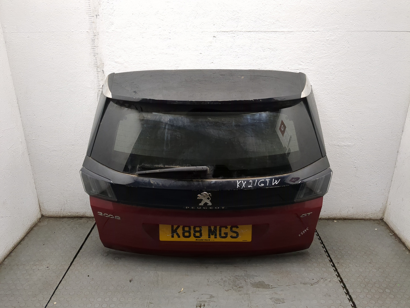 Дверь багажника