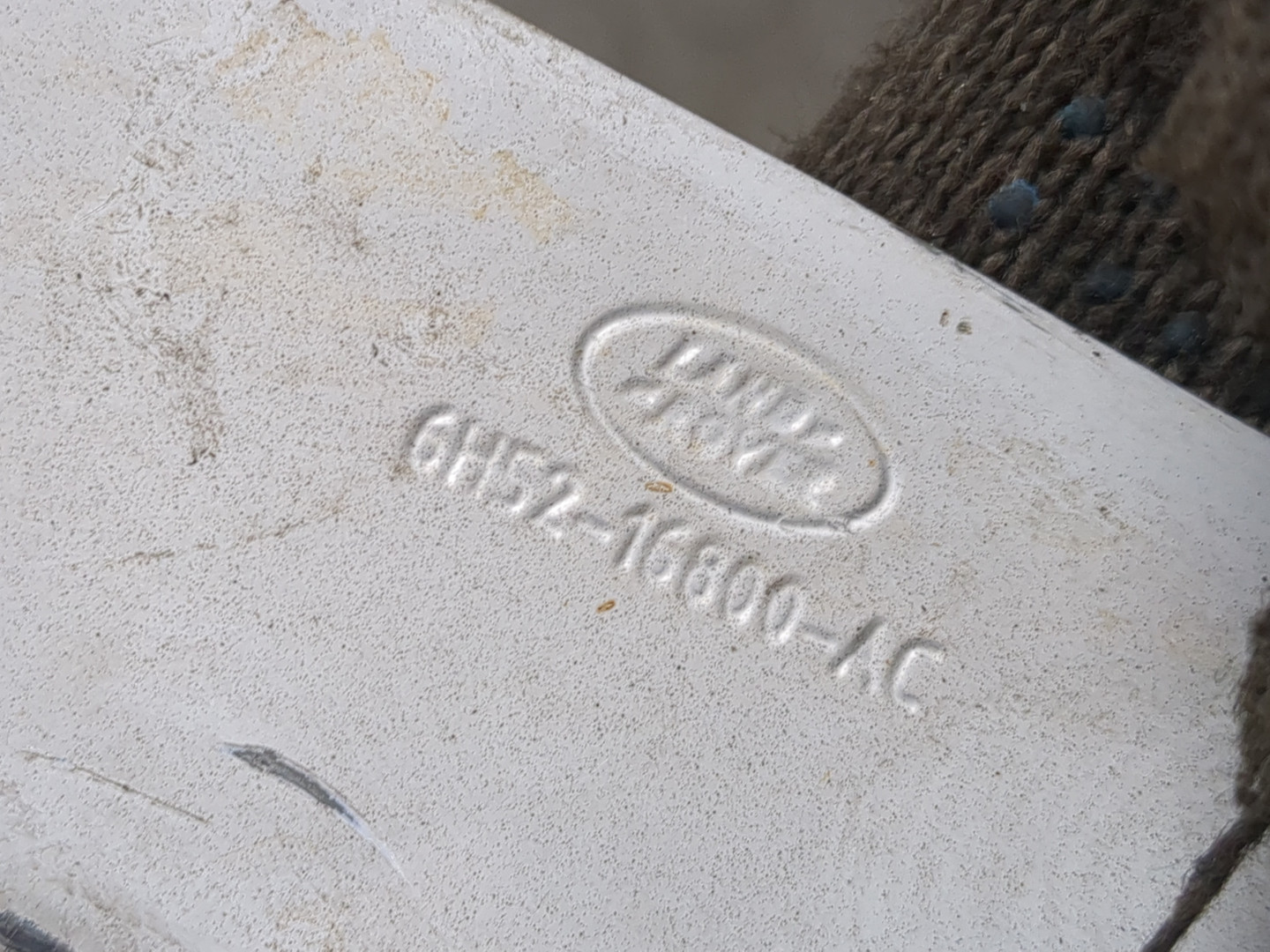 Петля капота правая