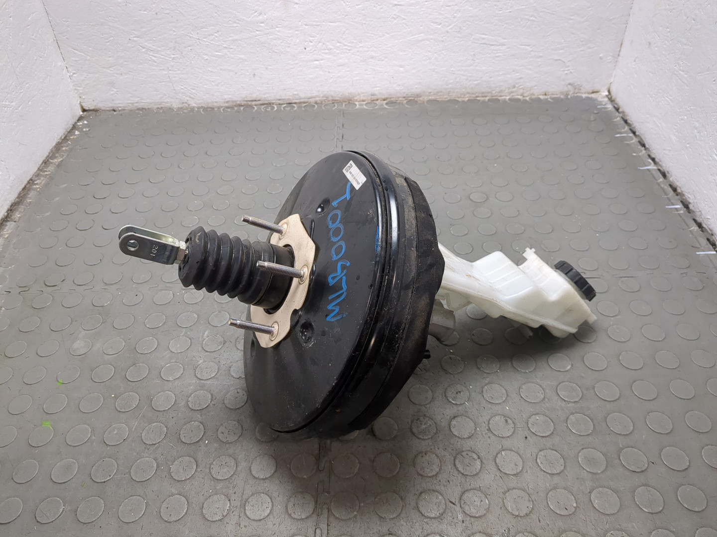 Цилиндр тормозной главный