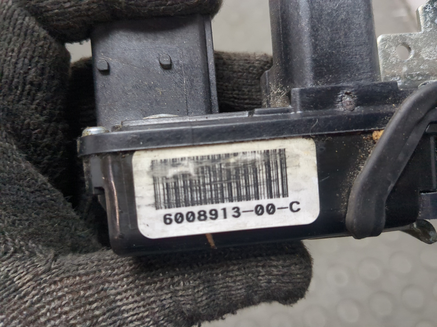 Замок двери передней левой