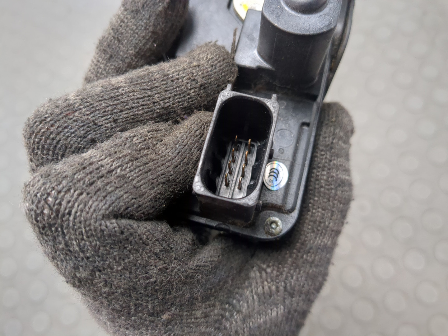 Замок двери передней левой