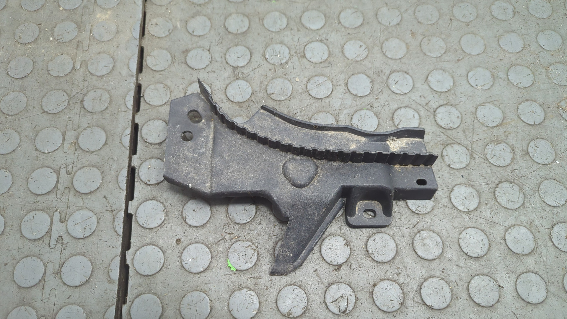 Решетка стеклоочистителей (Жабо)