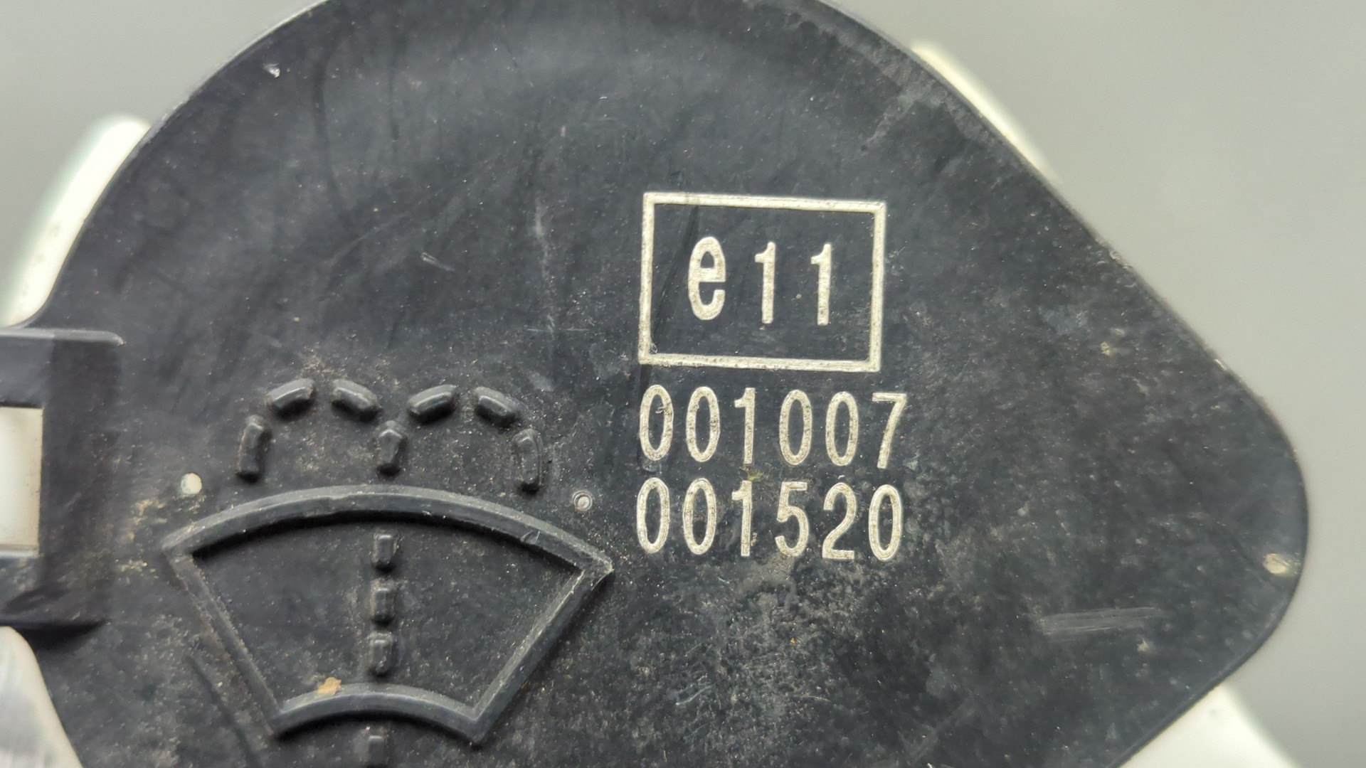 Горловина бачка омывателя