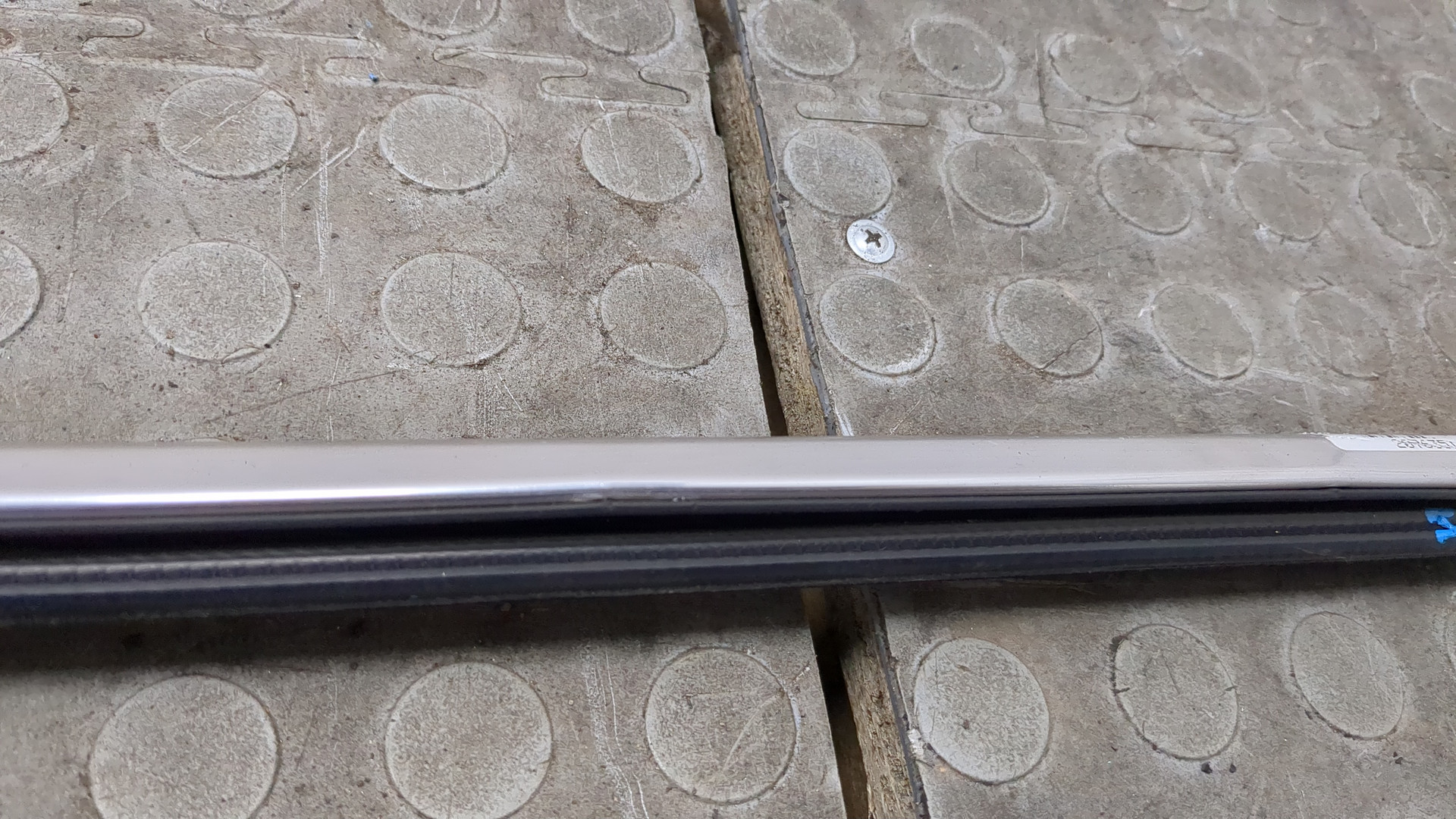 Накладка стекла переднего левого