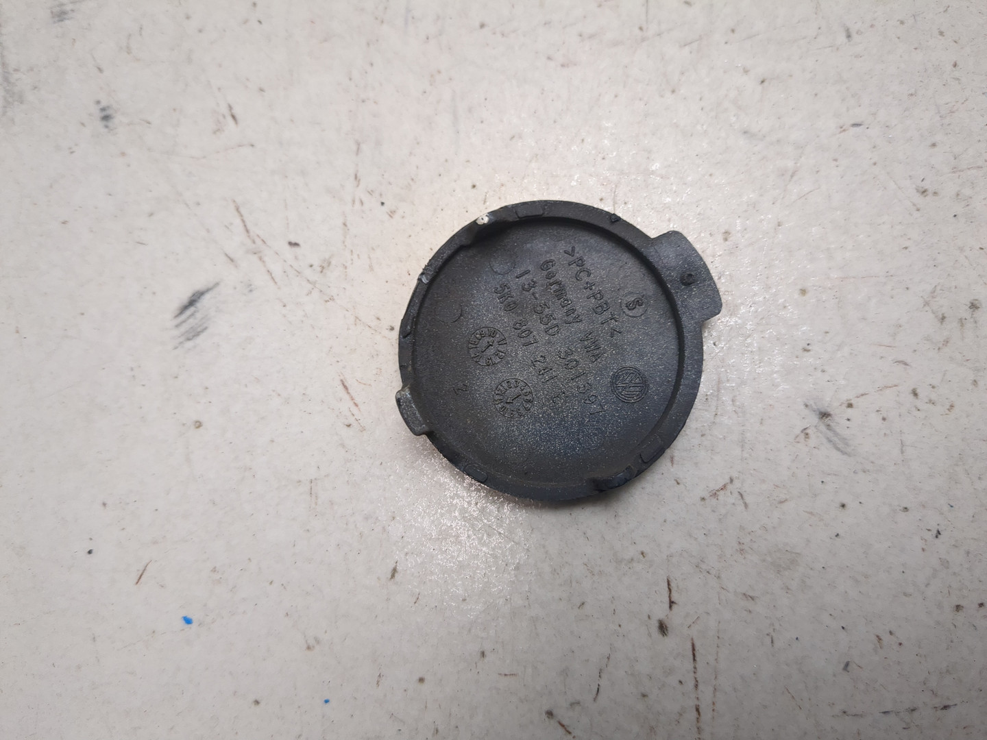 Заглушка буксировочного крюка