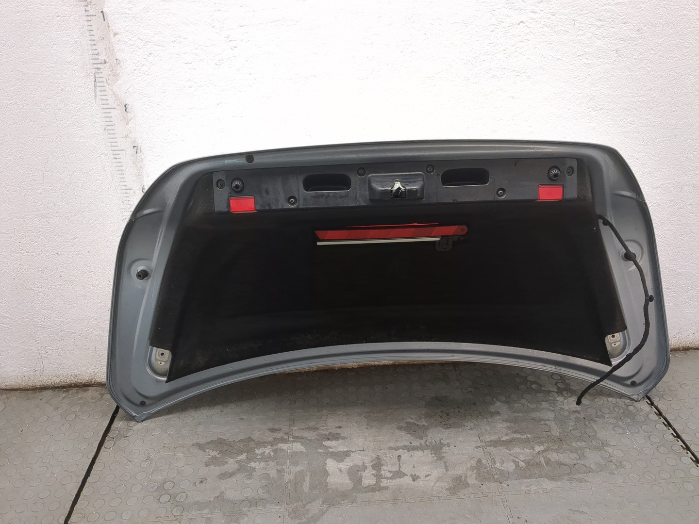 Дверь багажника