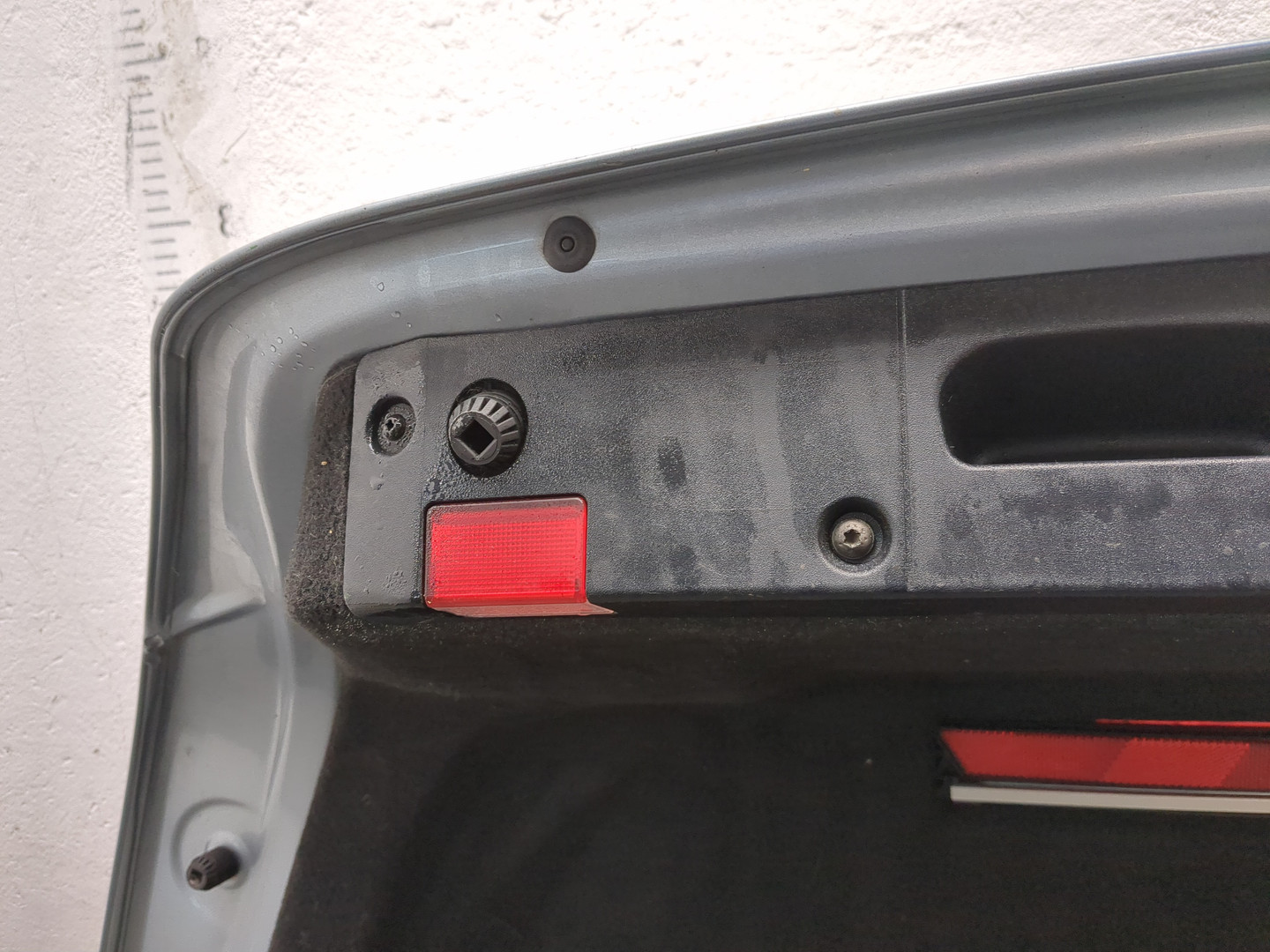 Дверь багажника