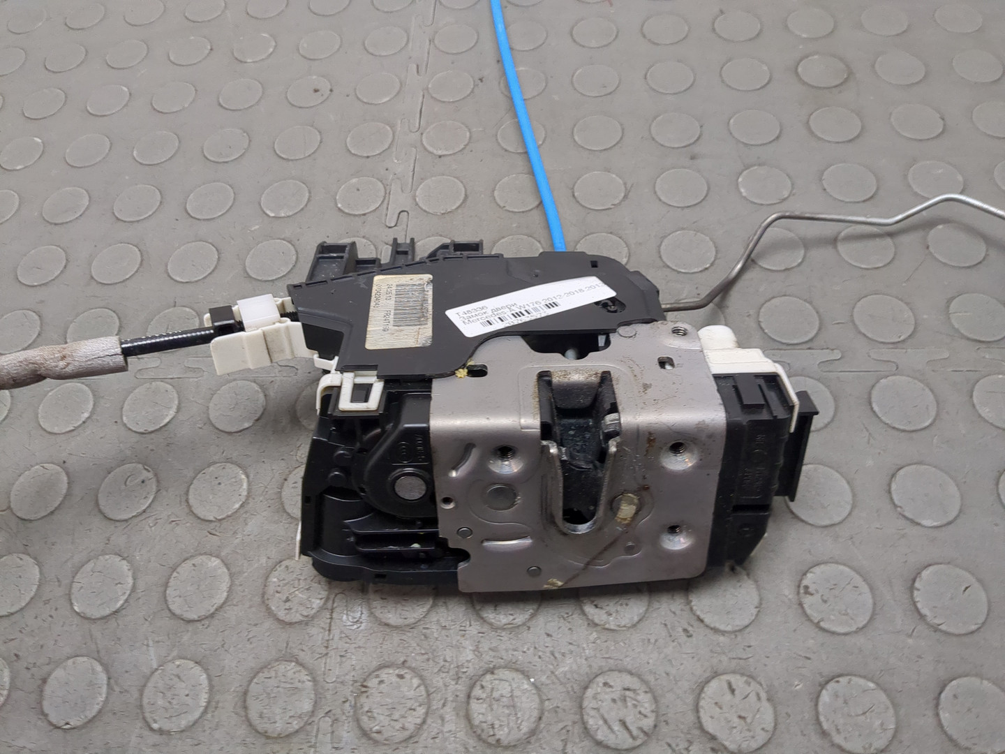 Замок двери передней правой