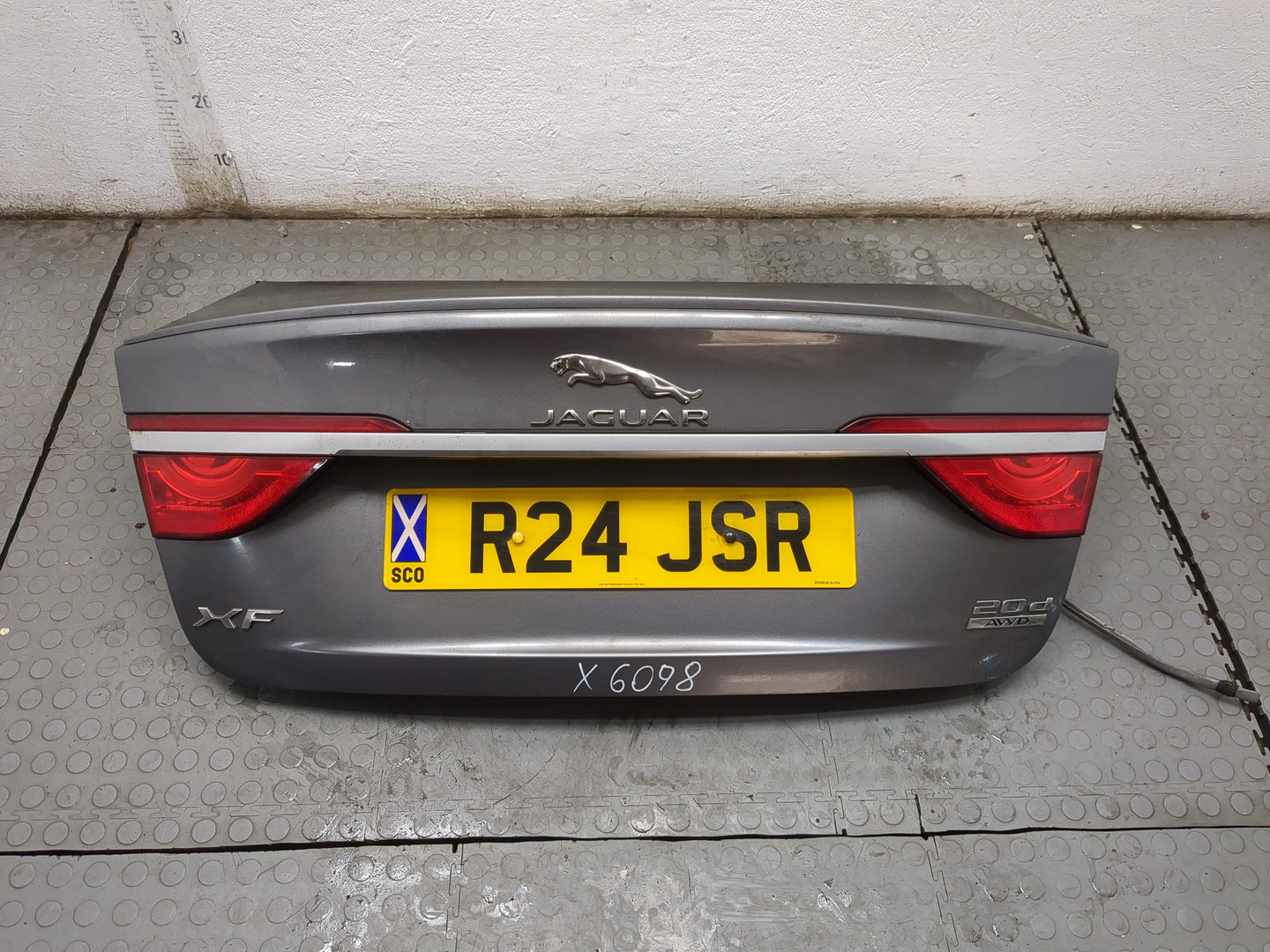 Дверь багажника