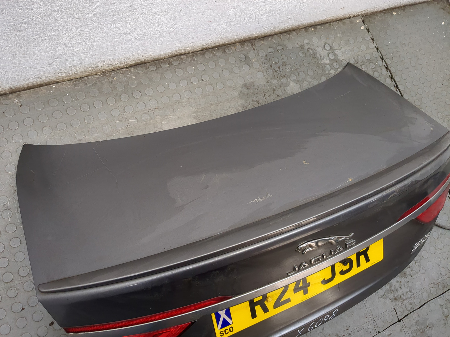 Дверь багажника