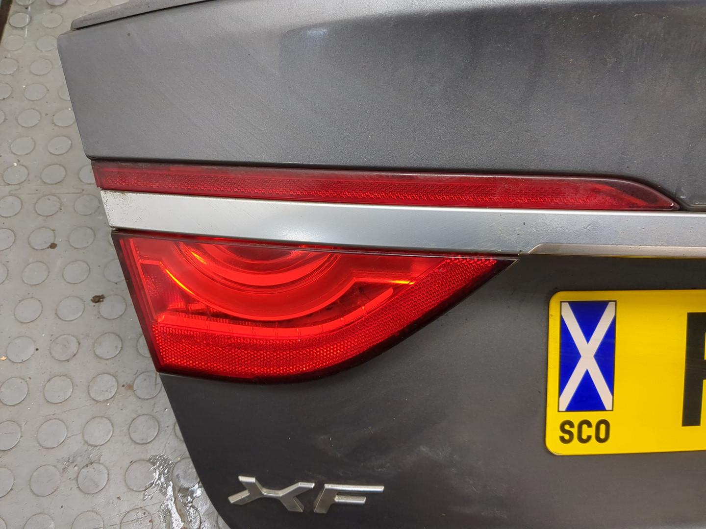 Дверь багажника