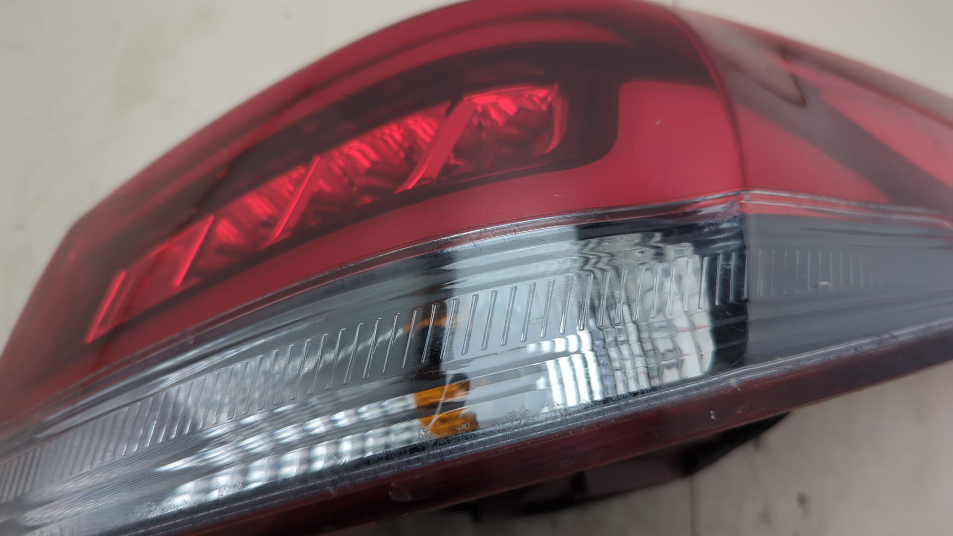 Фонарь задний правый