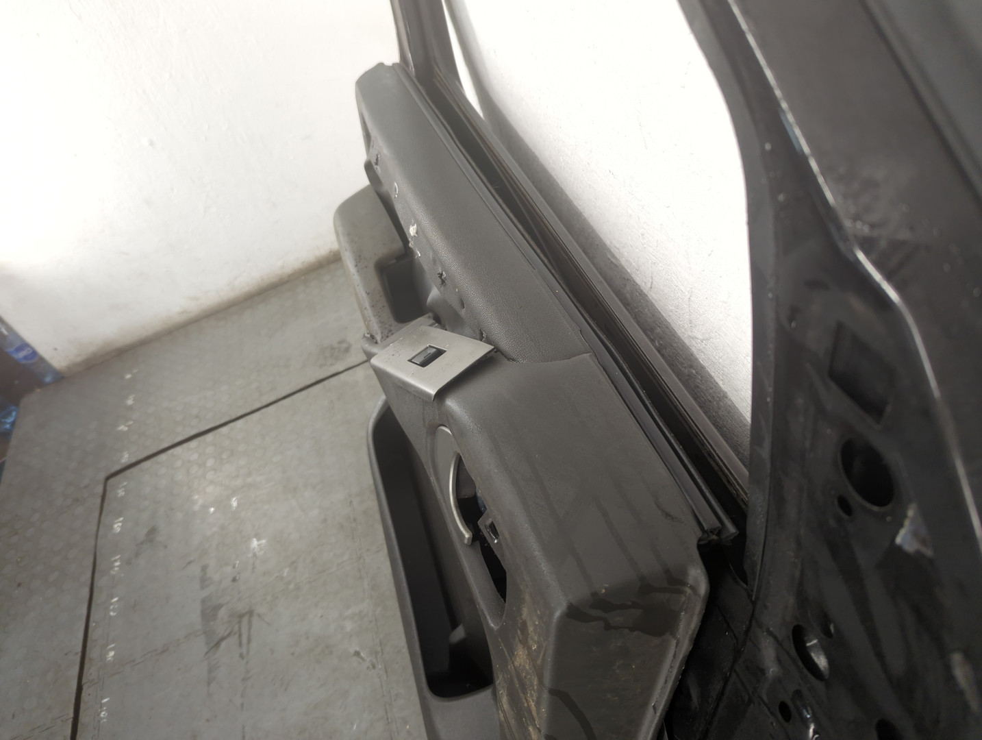 Дверь передняя левая