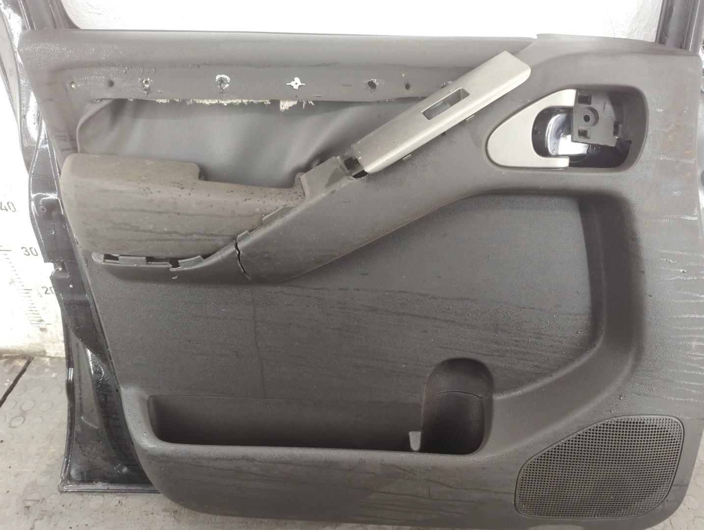 Дверь передняя левая