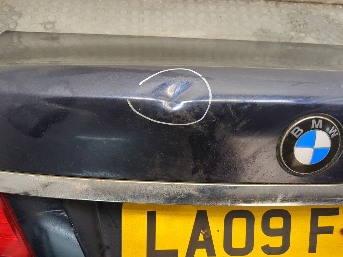 Дверь багажника