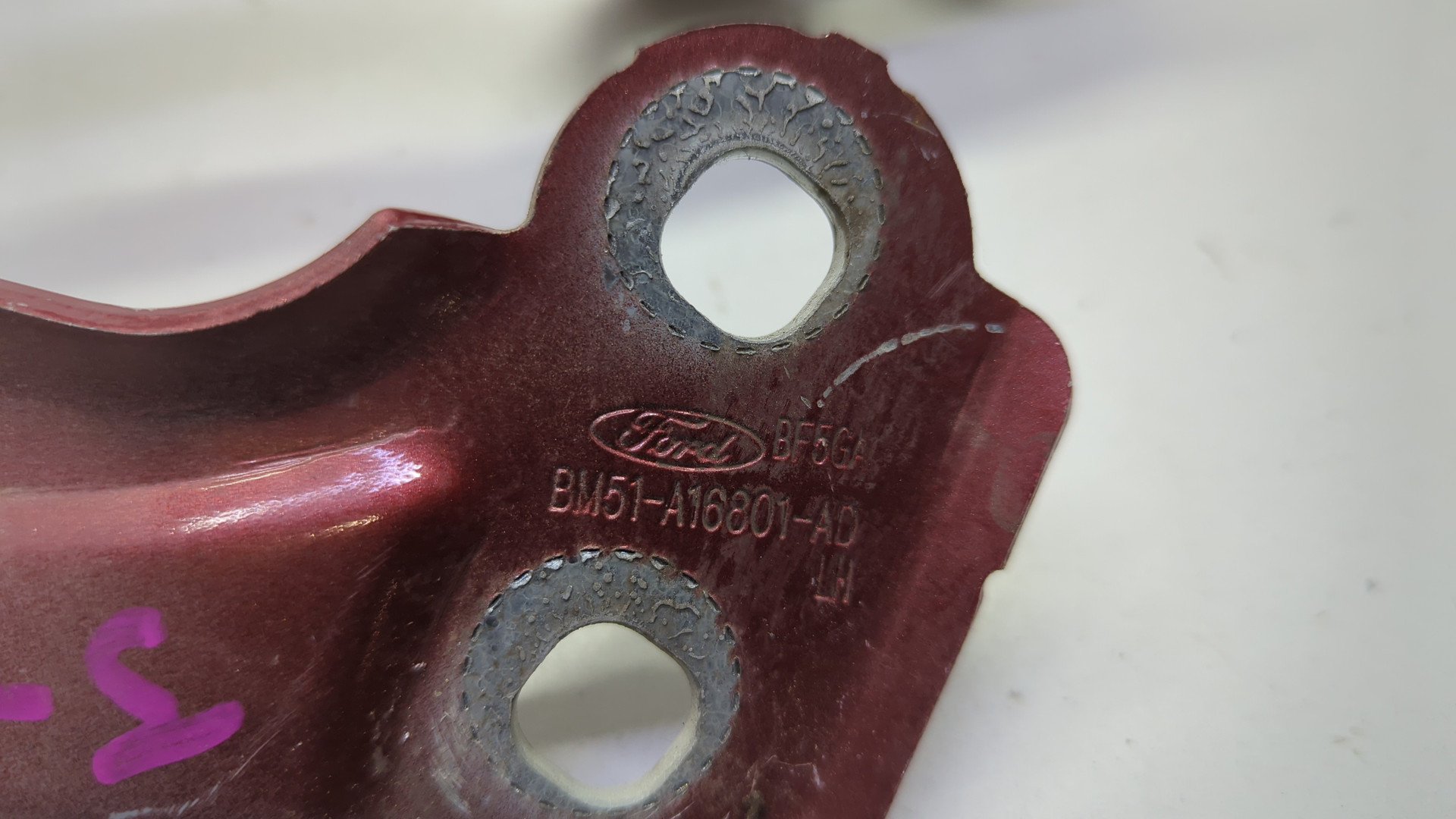 Петля капота левая