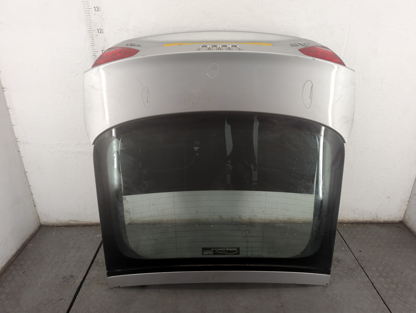 Дверь багажника