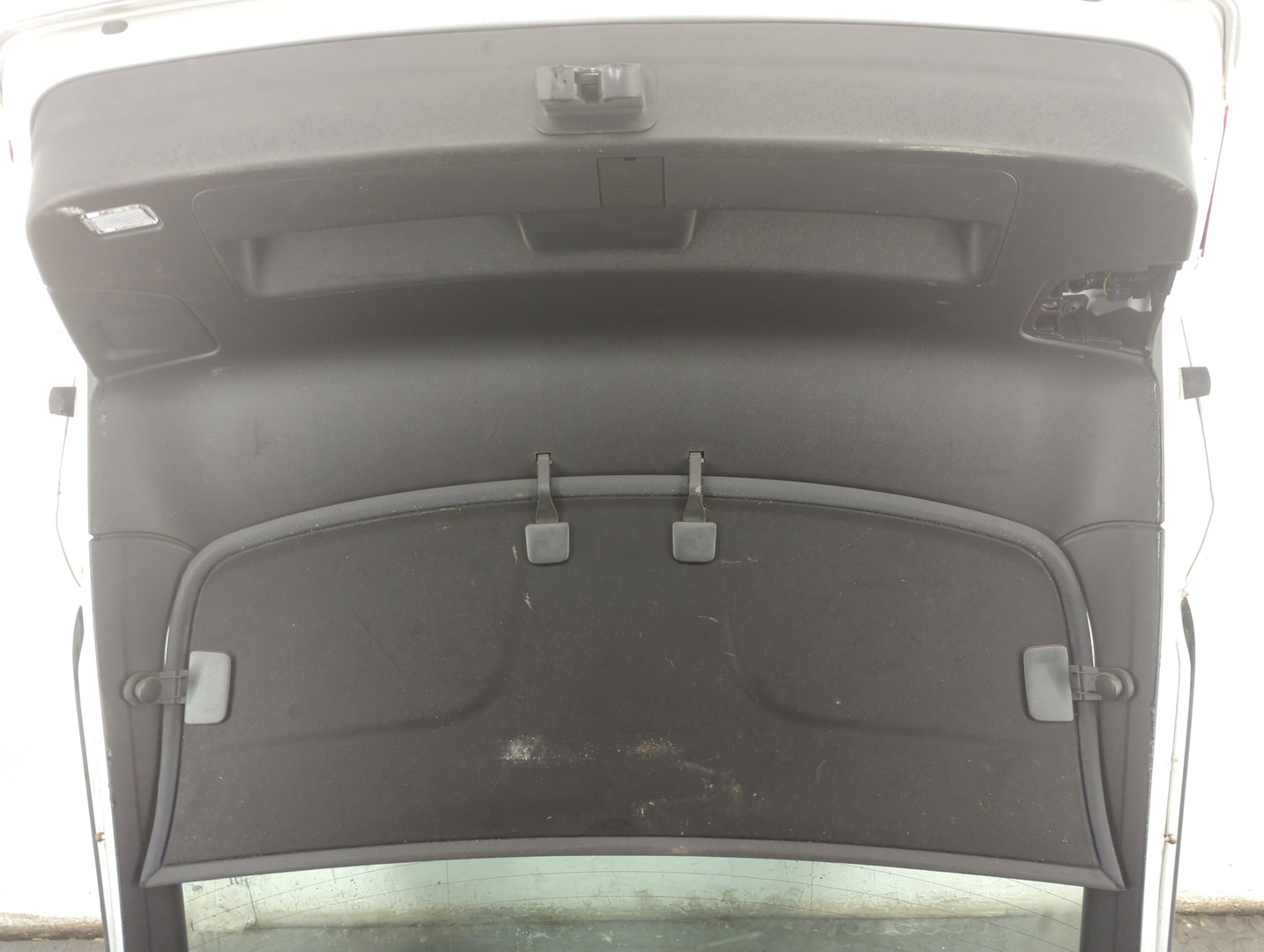 Дверь багажника