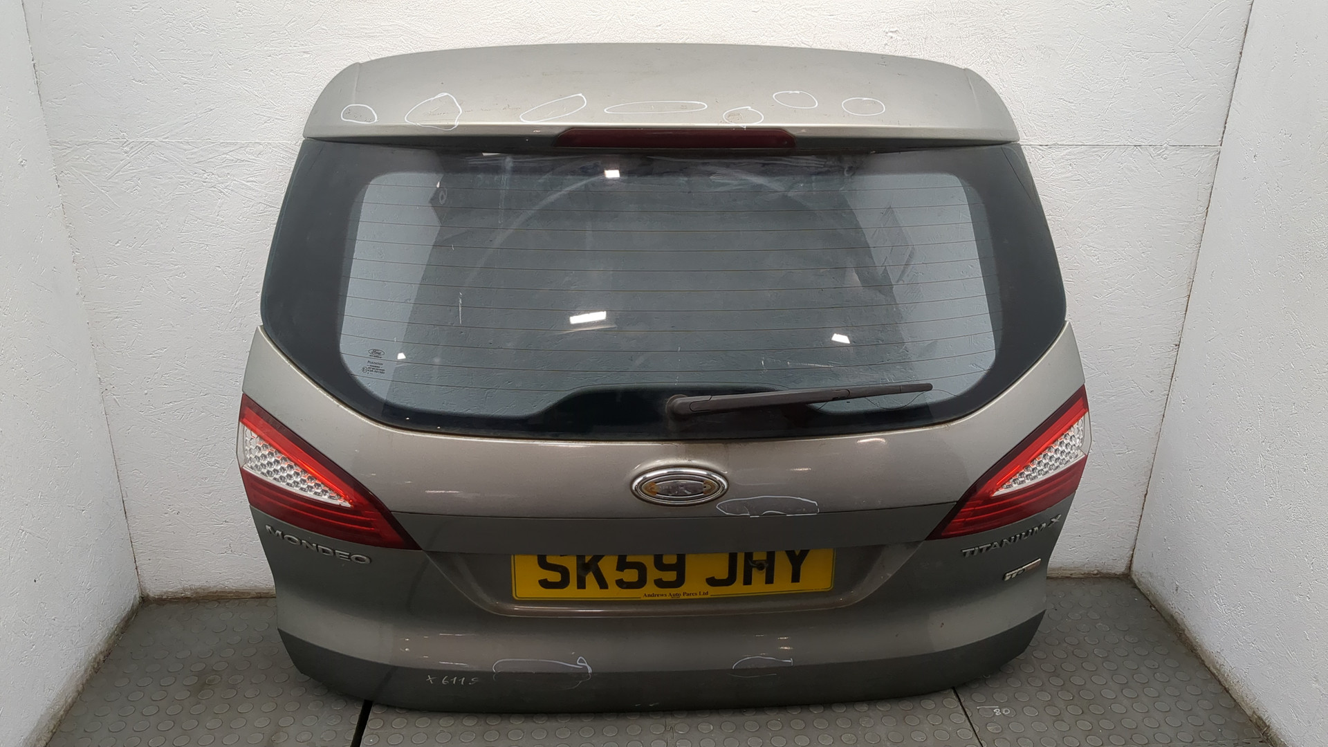 Дверь багажника