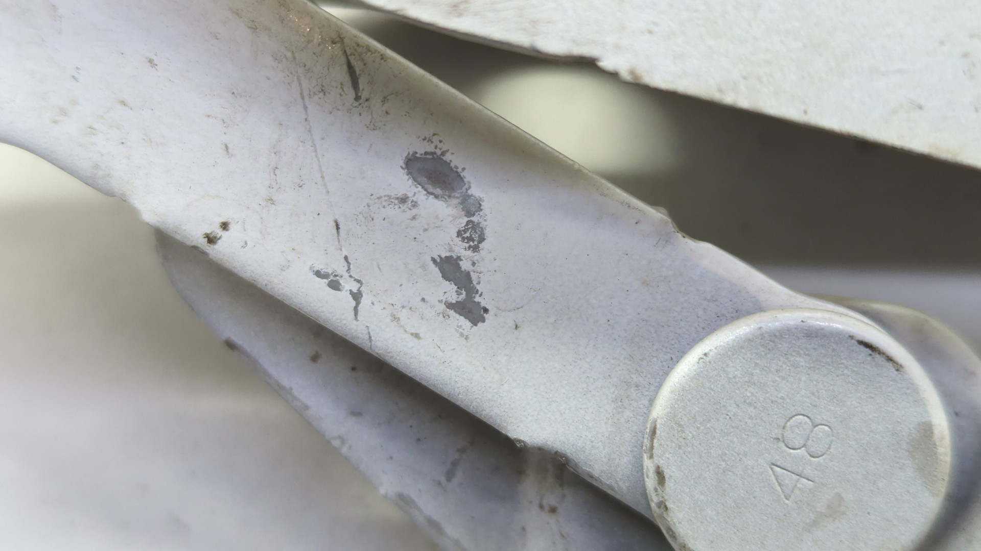 Петля капота левая