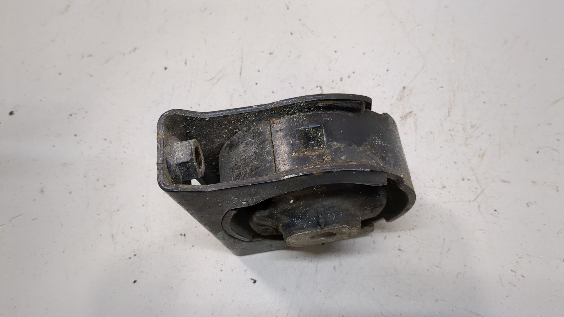 Опора двигателя