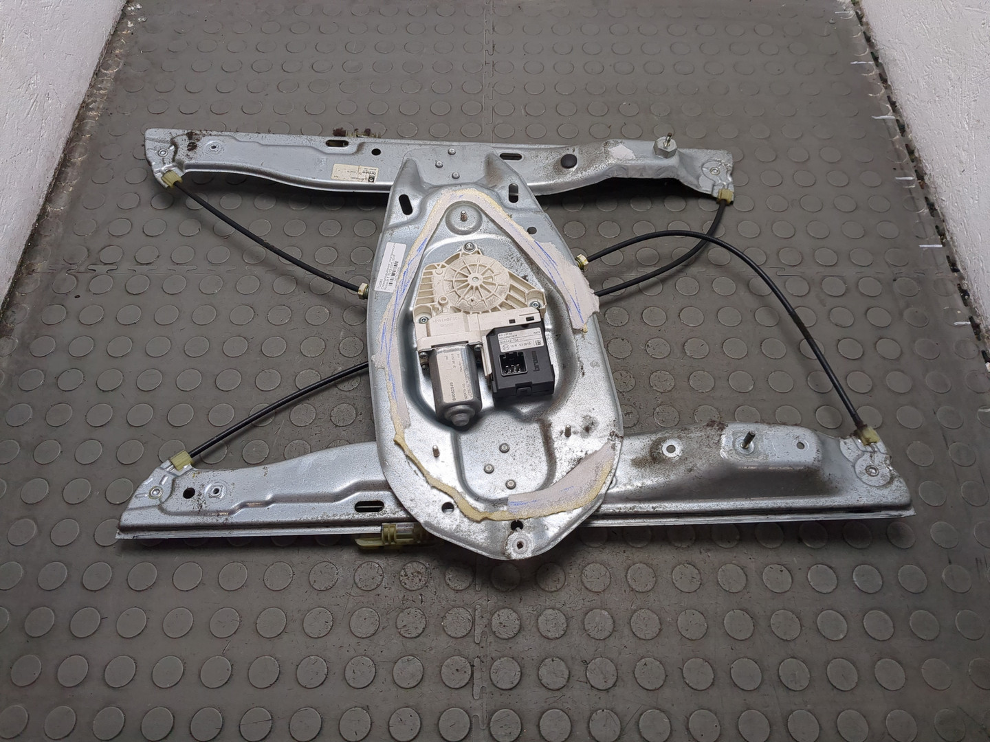 Стеклоподъемник электр. передний правый