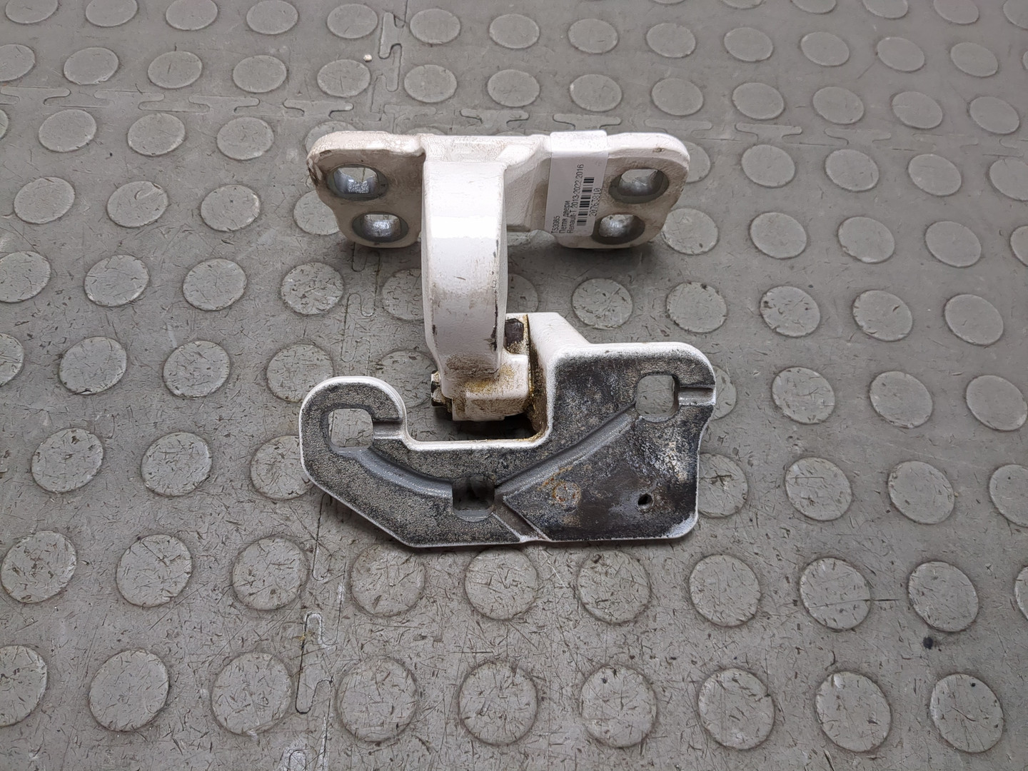 Петля двери