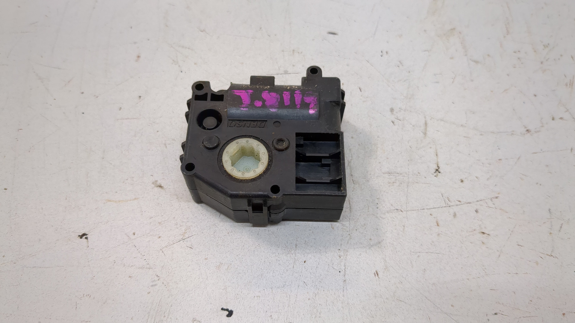 Моторчик заслонки печки