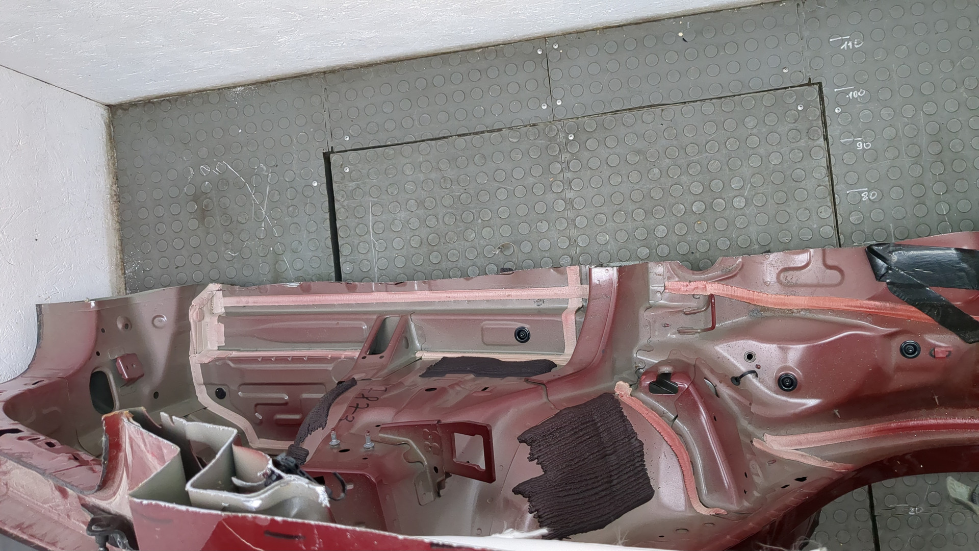 Кузовной элемент