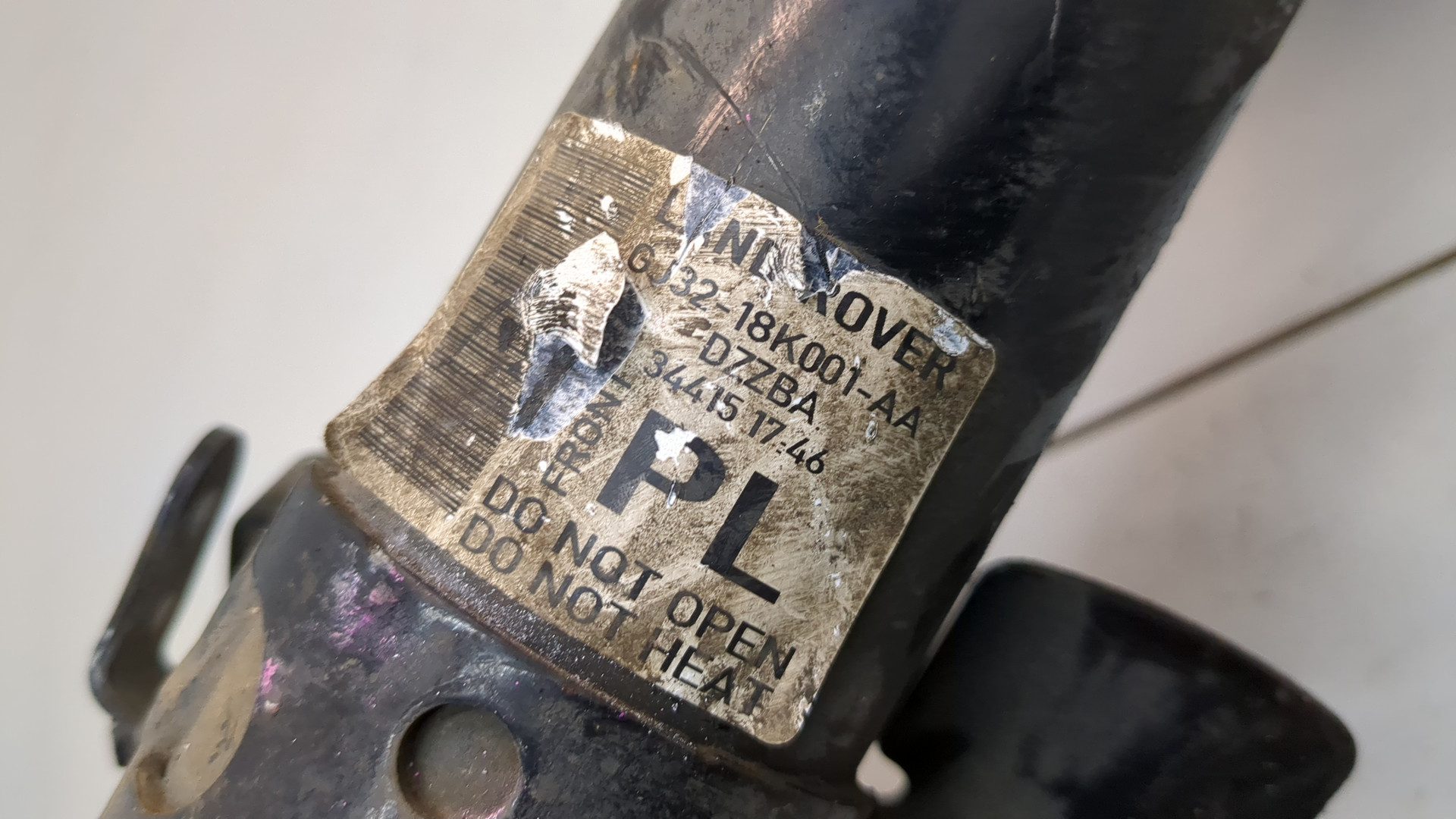 Амортизатор передний левый