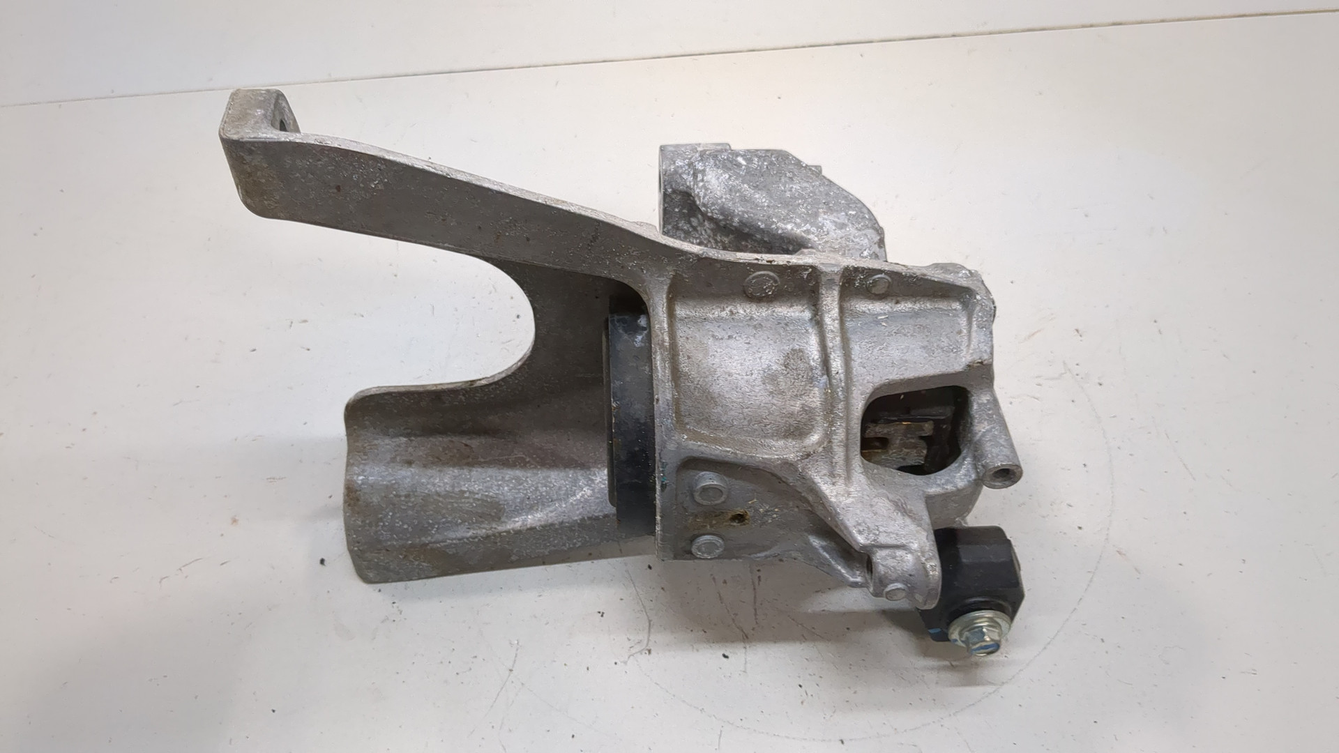 Опора двигателя