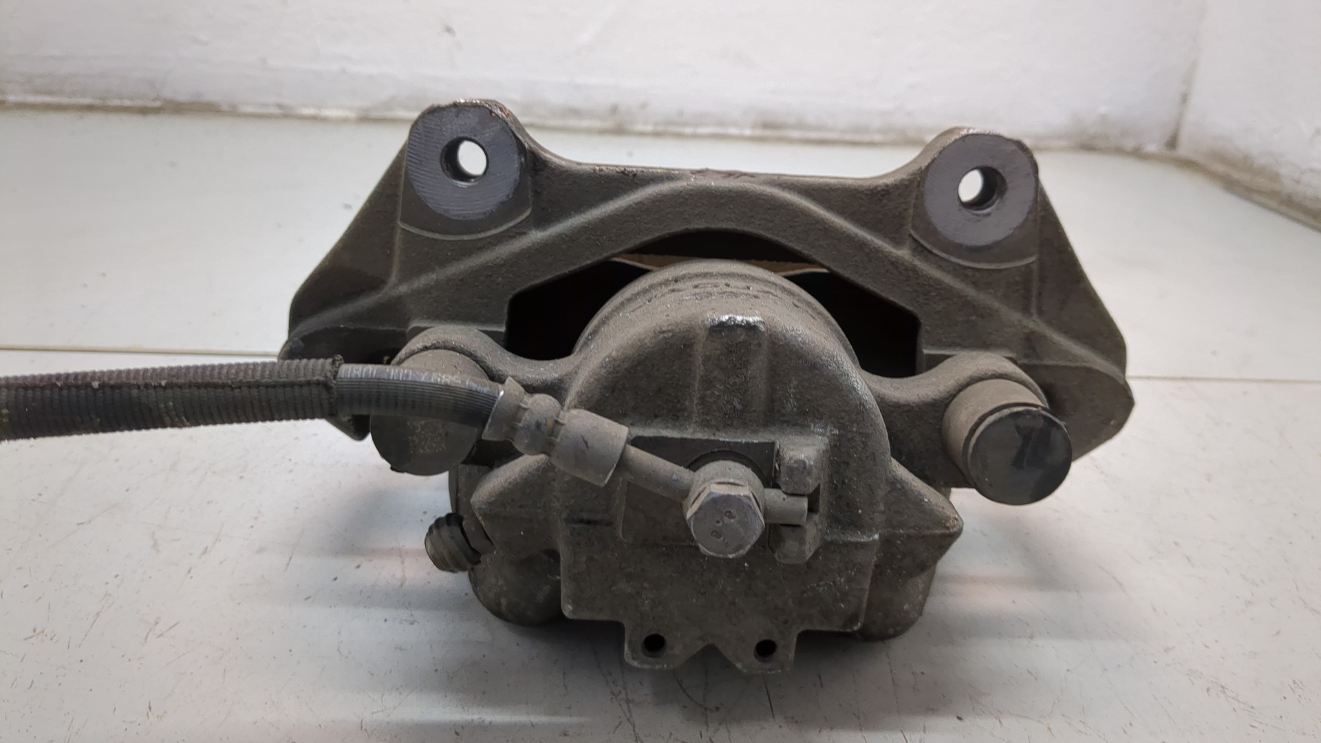 Суппорт передний правый