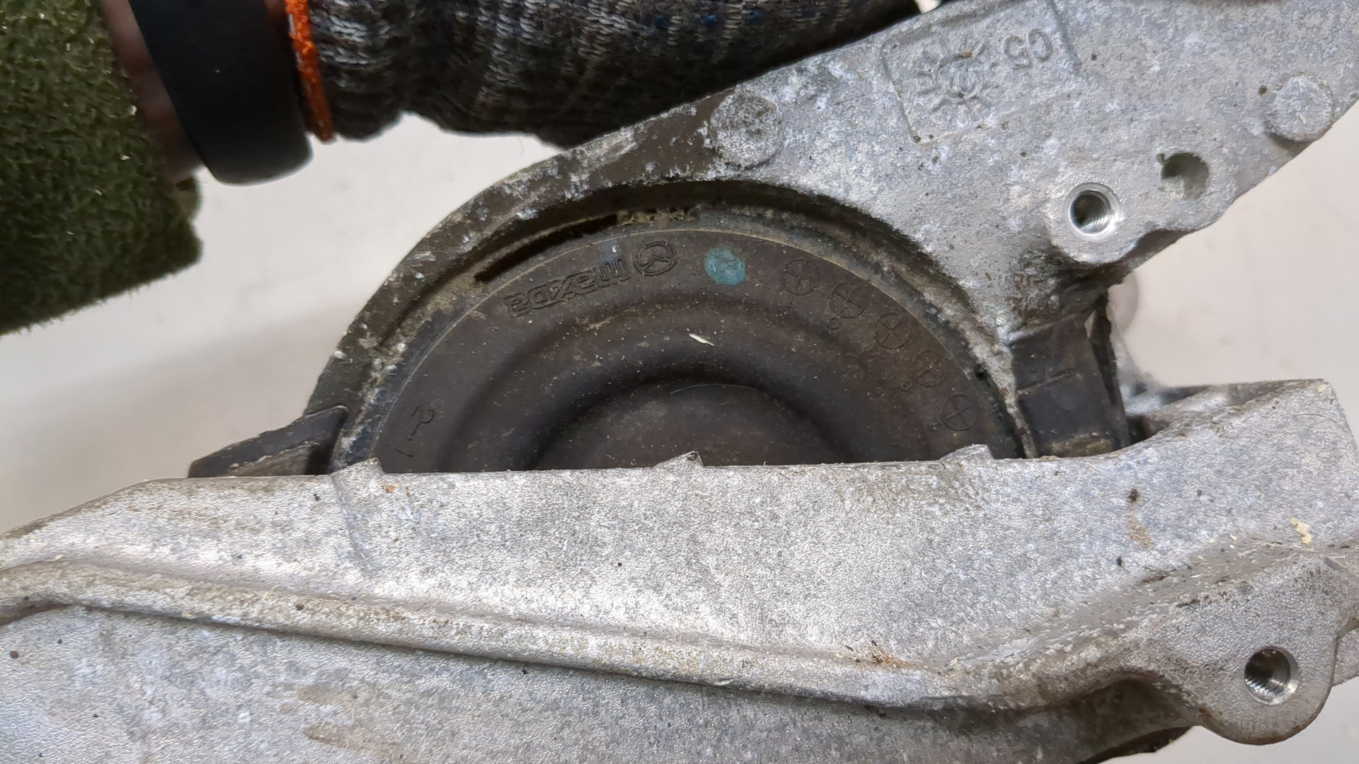 Опора двигателя