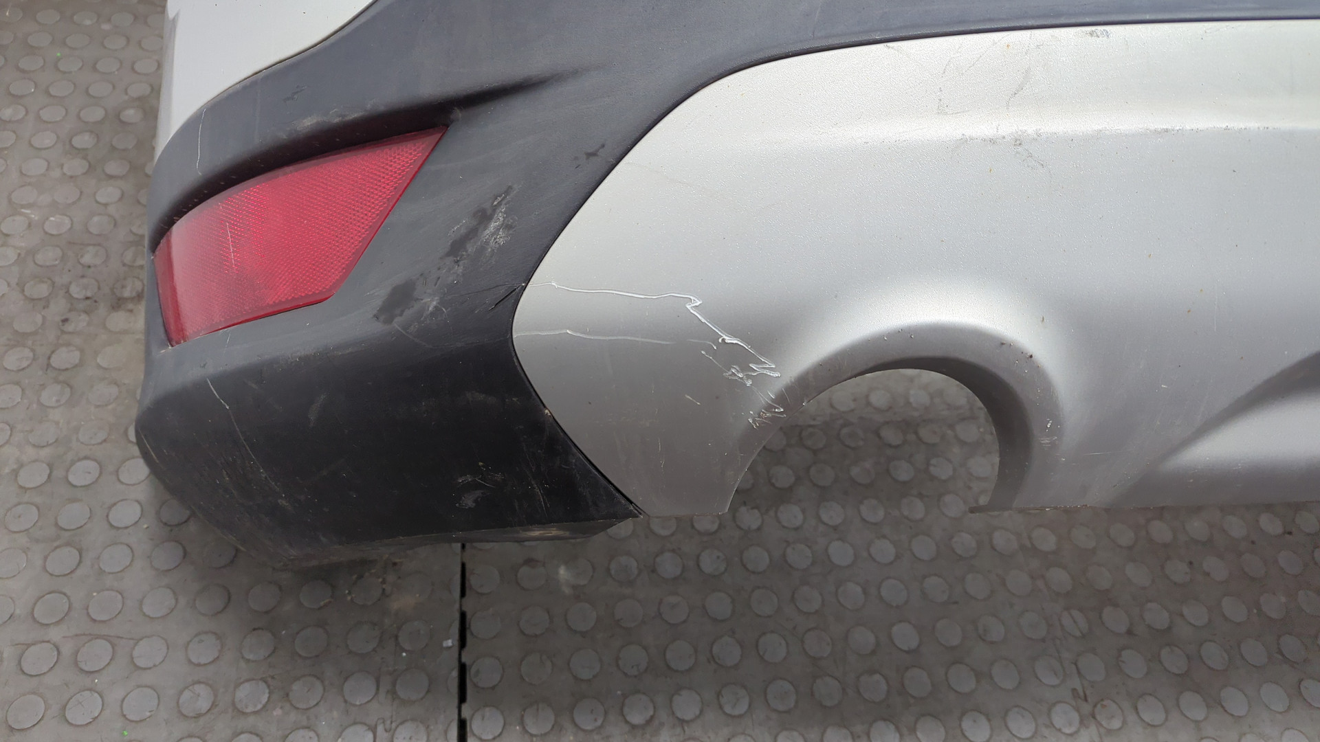 Бампер задний