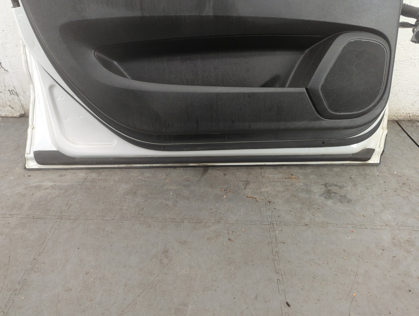 Дверь передняя левая