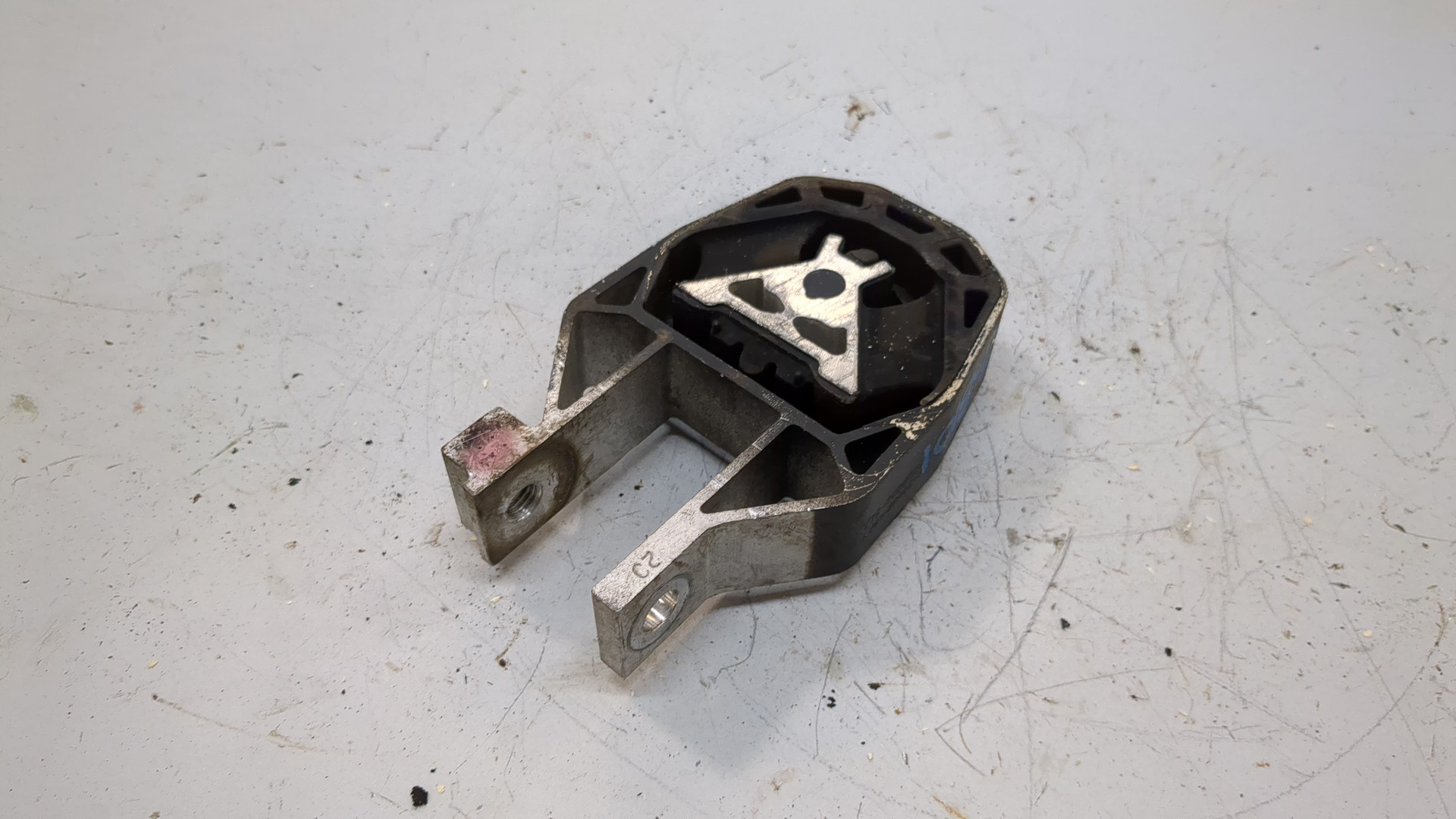 Опора двигателя