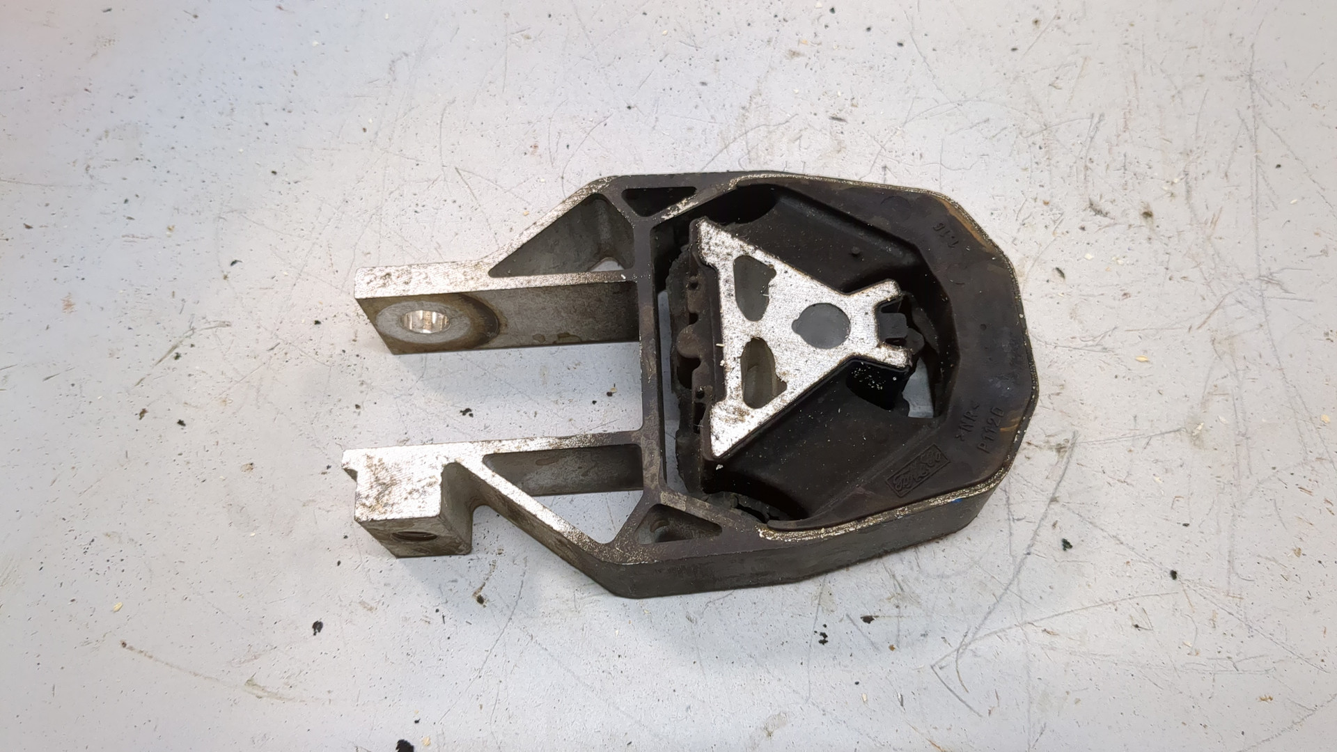 Опора двигателя