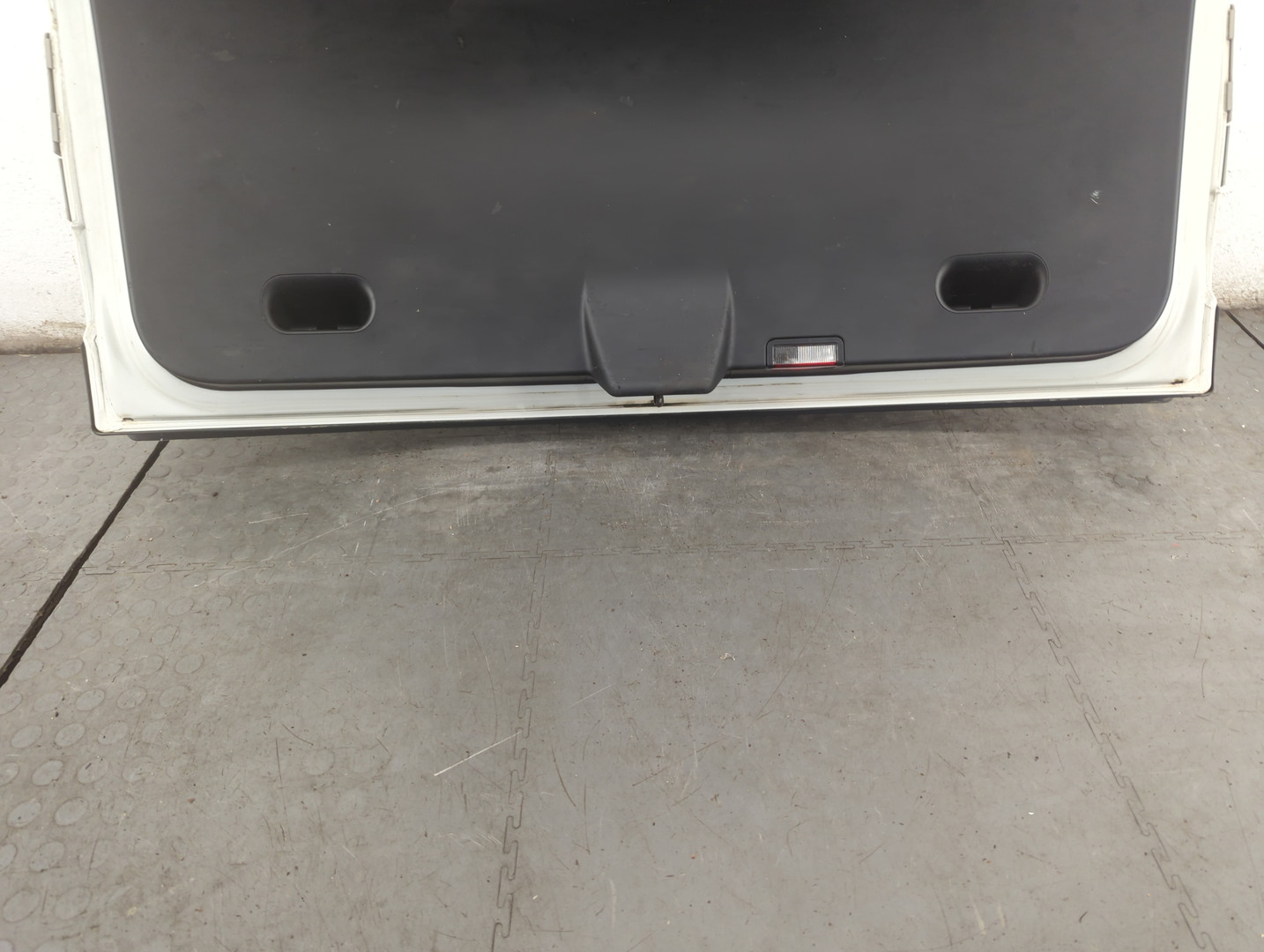 Дверь багажника