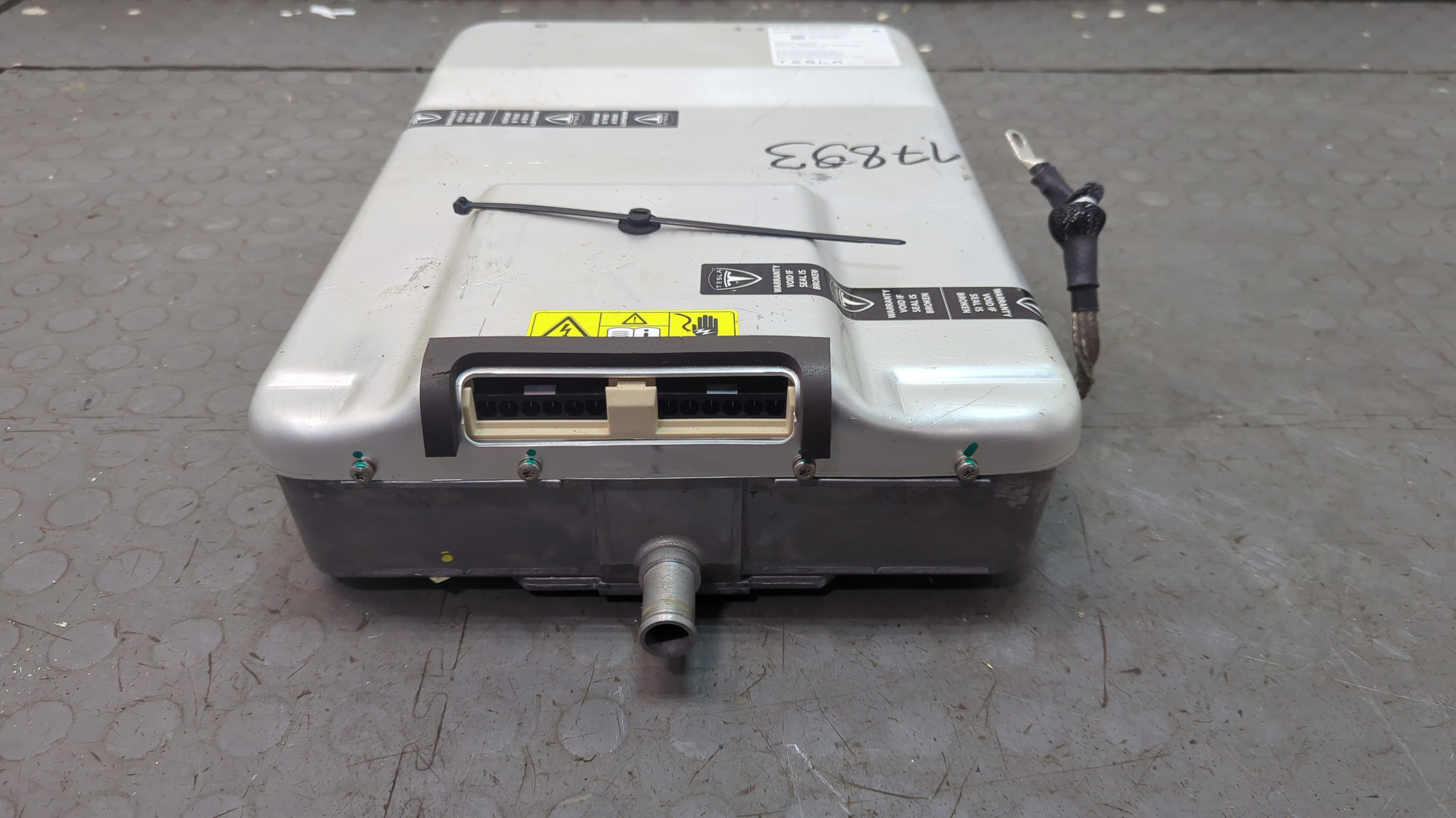 Преобразователь напряжения (адаптер)