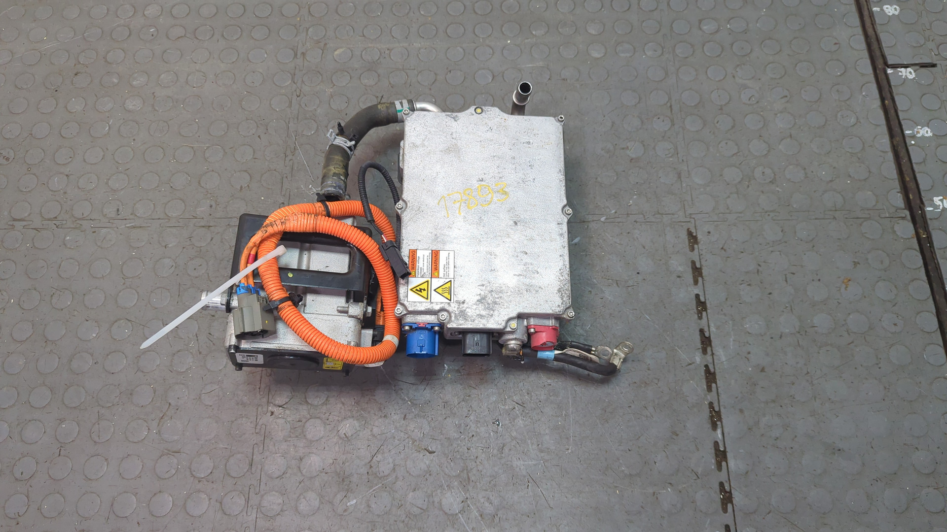 Преобразователь напряжения (адаптер)